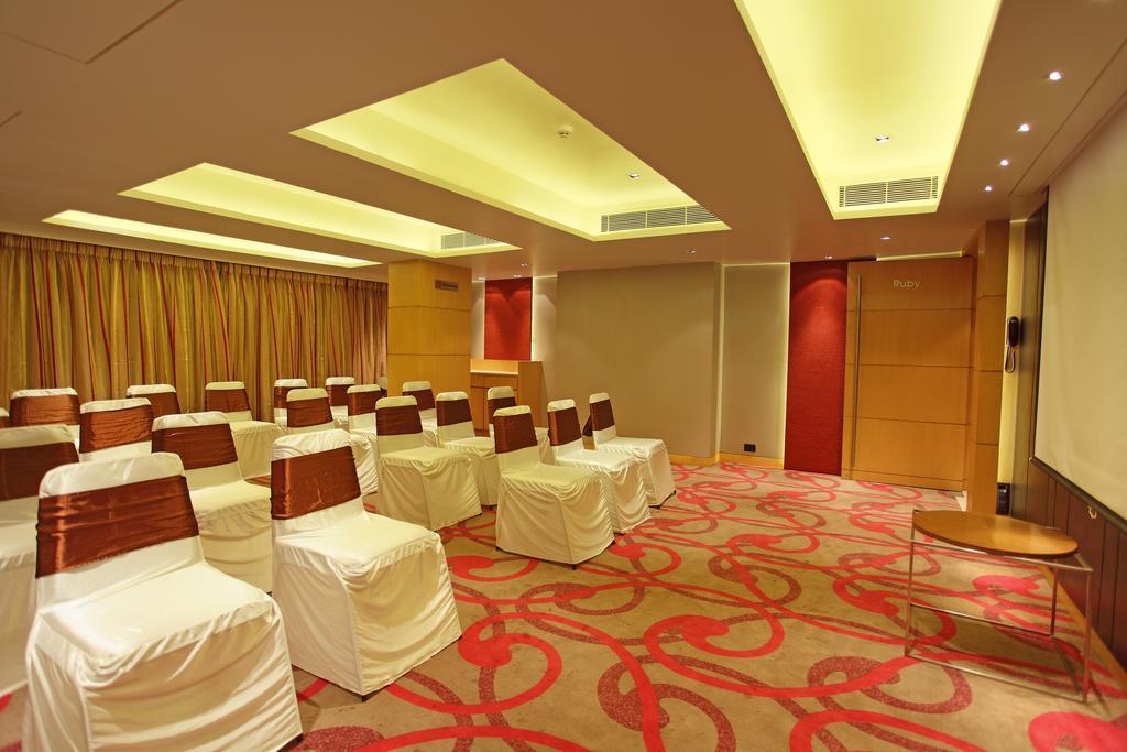 Comfort Inn Legacy Rajkot Exteriör bild