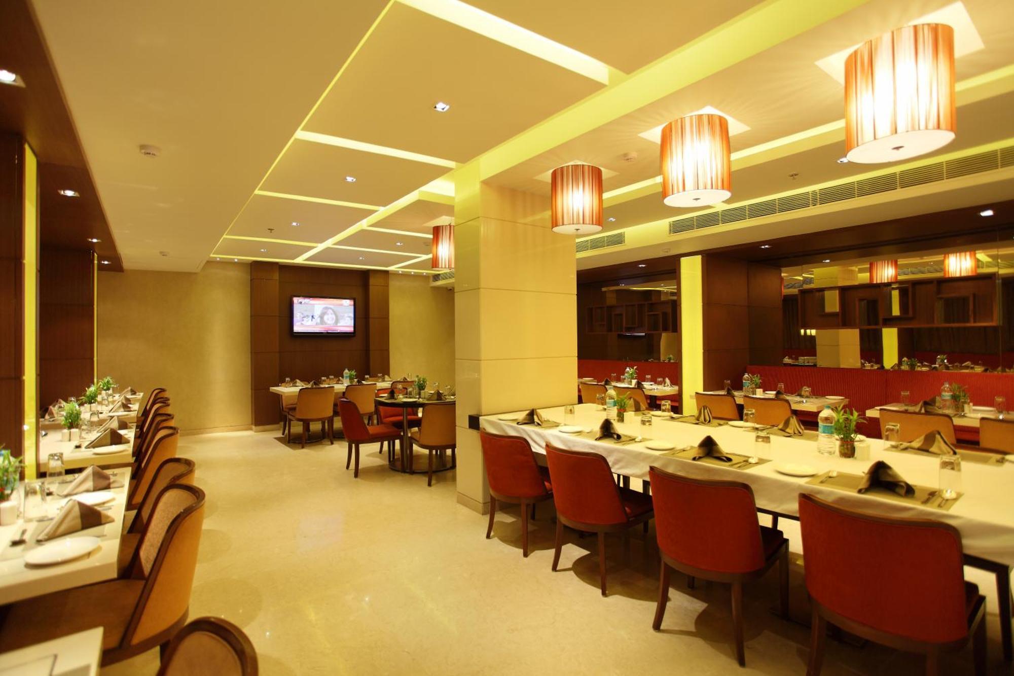 Comfort Inn Legacy Rajkot Exteriör bild