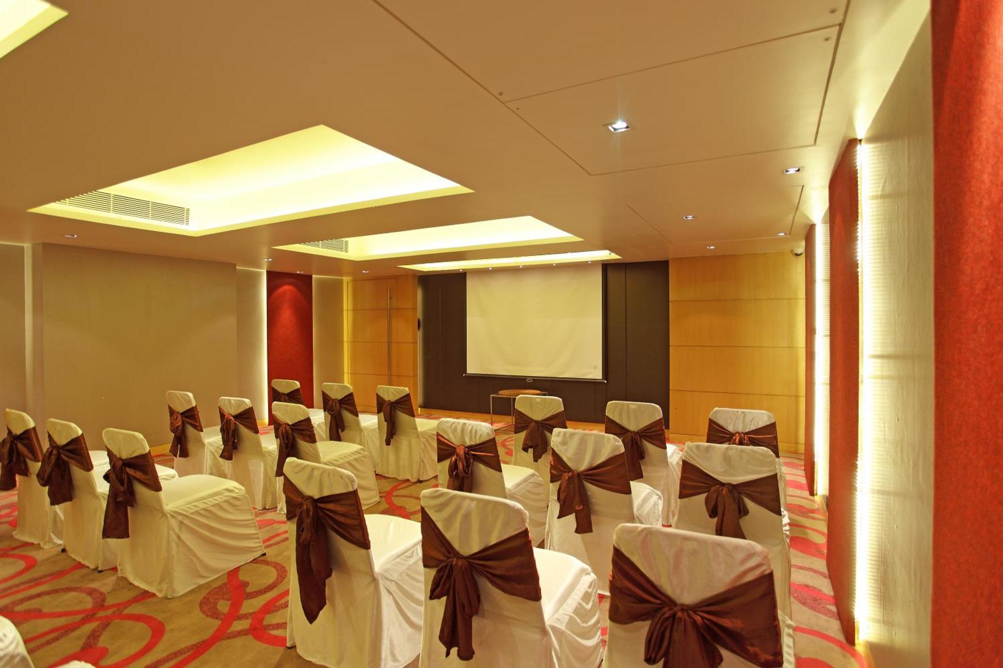 Comfort Inn Legacy Rajkot Business bild