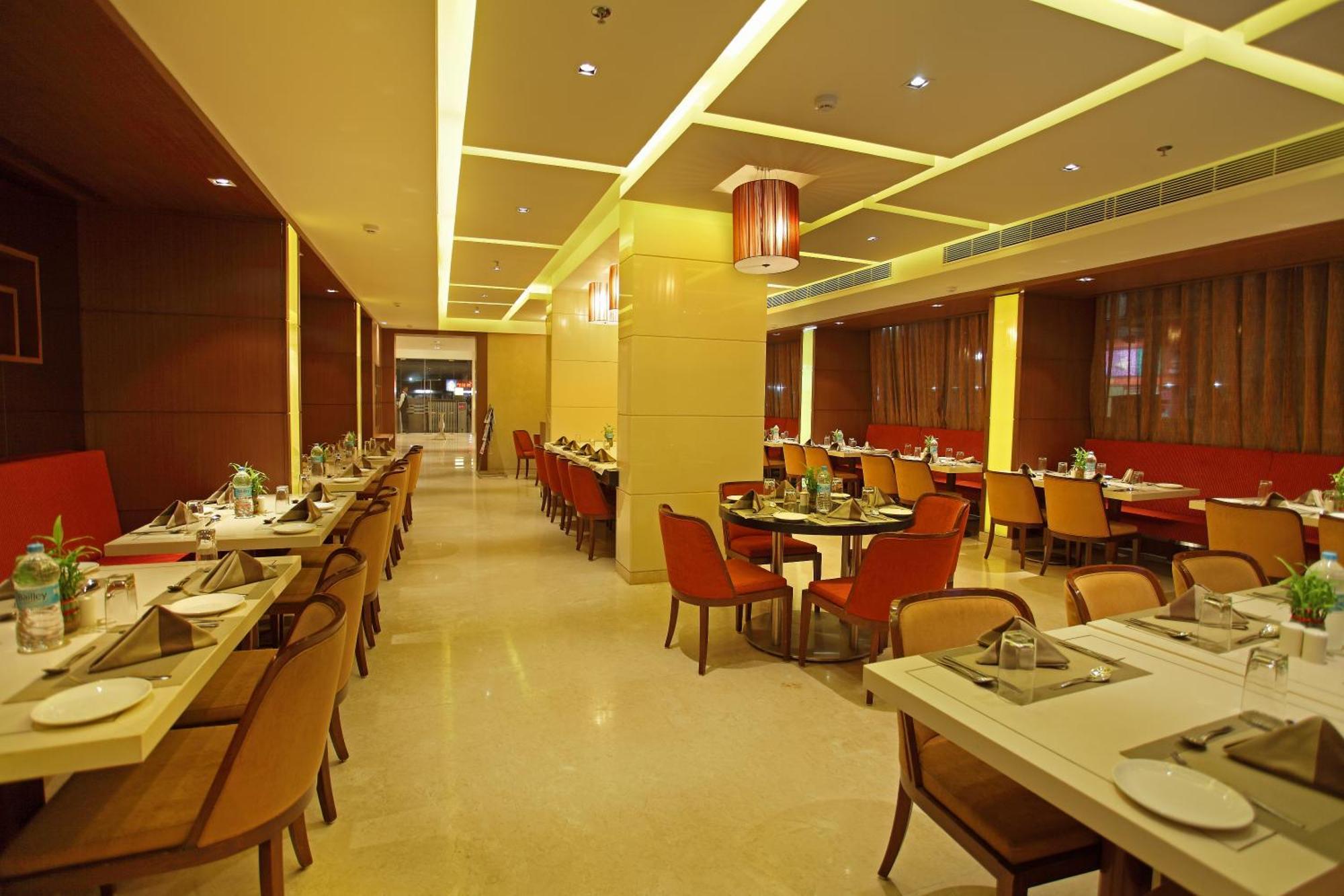 Comfort Inn Legacy Rajkot Exteriör bild
