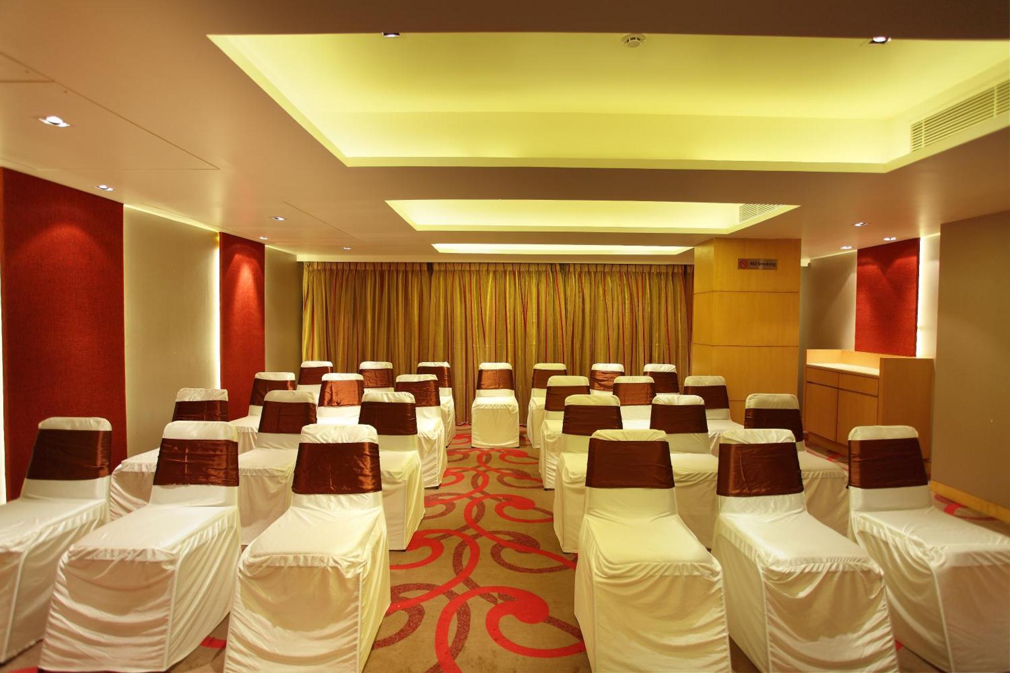 Comfort Inn Legacy Rajkot Business bild