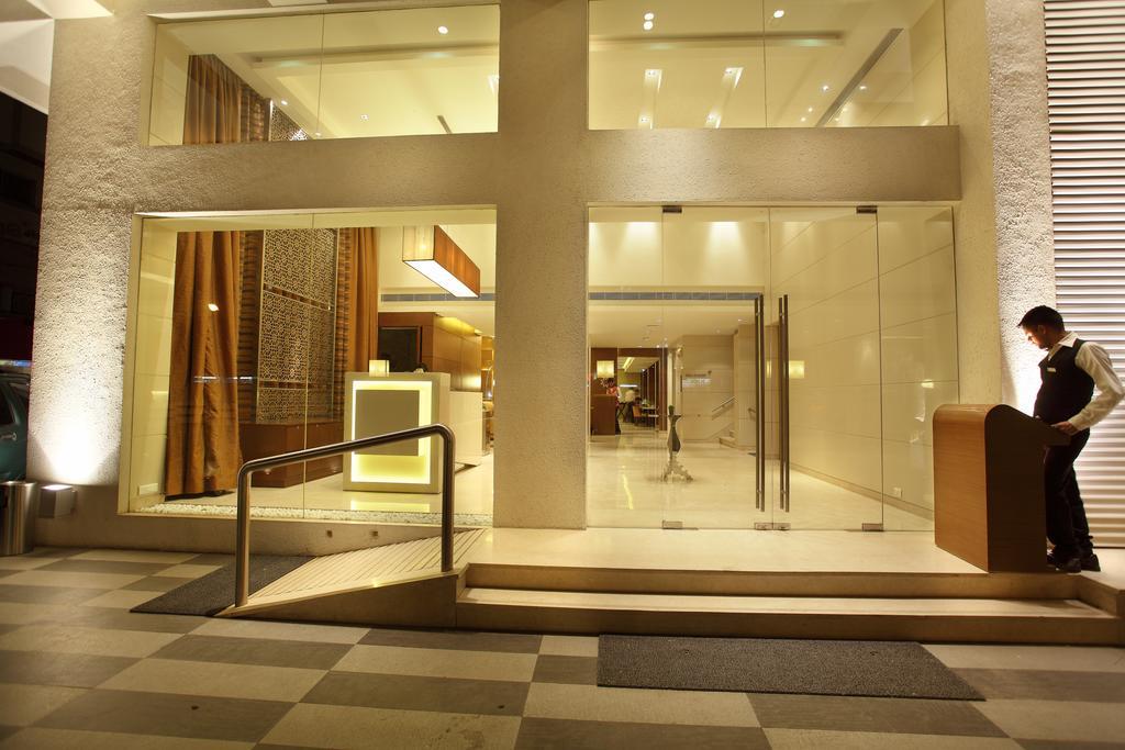 Comfort Inn Legacy Rajkot Exteriör bild