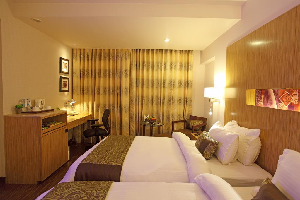 Comfort Inn Legacy Rajkot Exteriör bild