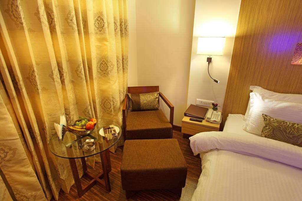 Comfort Inn Legacy Rajkot Exteriör bild