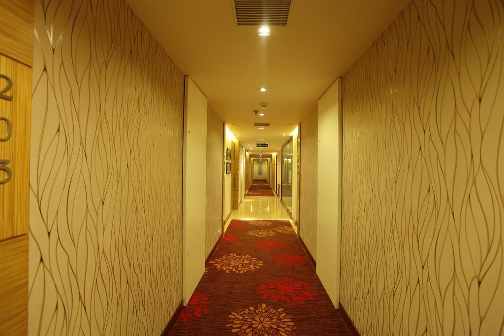 Comfort Inn Legacy Rajkot Exteriör bild