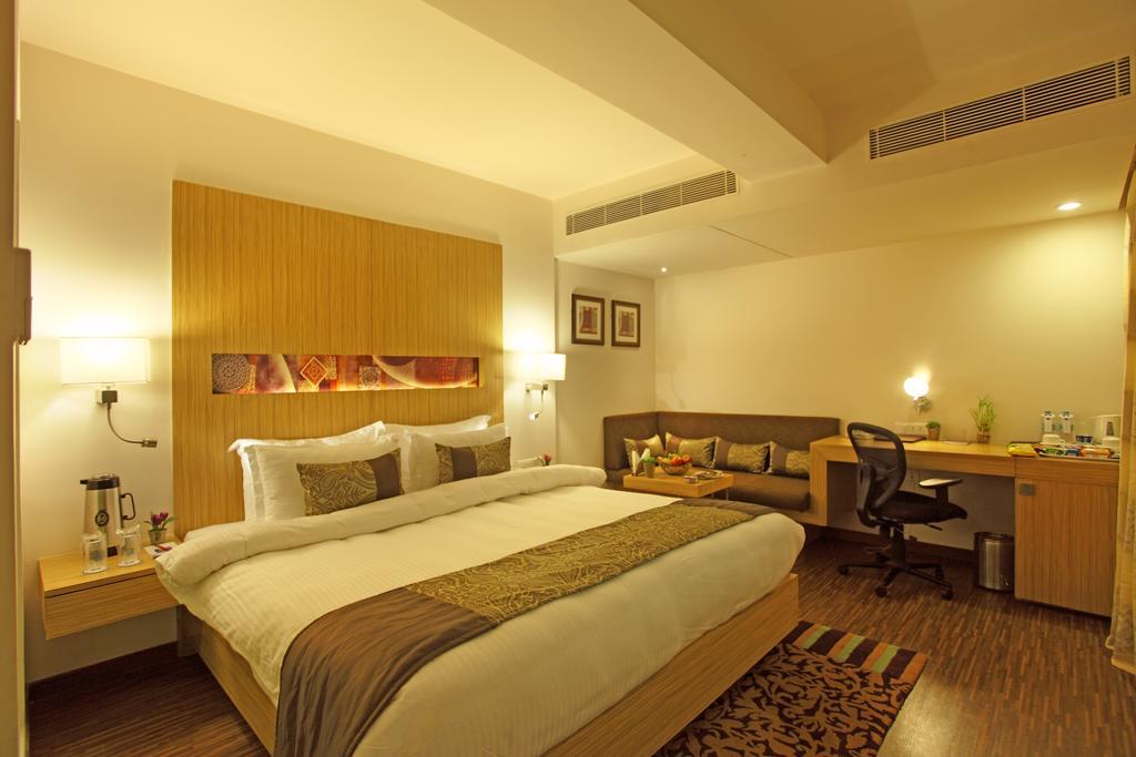 Comfort Inn Legacy Rajkot Exteriör bild