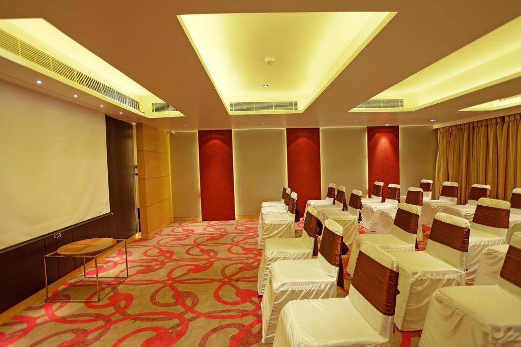Comfort Inn Legacy Rajkot Exteriör bild