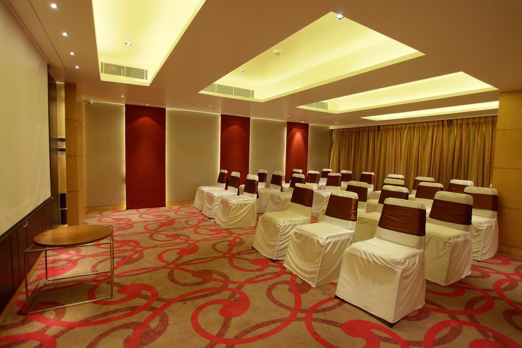 Comfort Inn Legacy Rajkot Exteriör bild