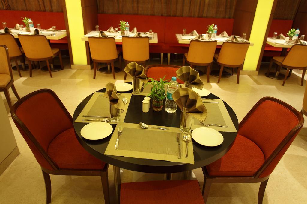 Comfort Inn Legacy Rajkot Exteriör bild
