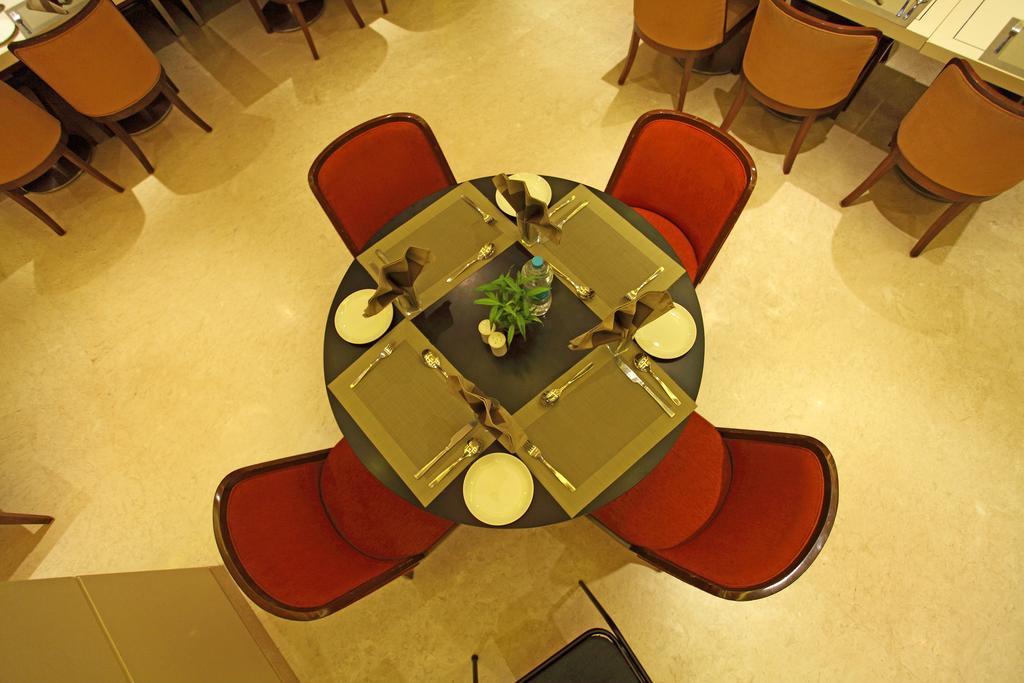 Comfort Inn Legacy Rajkot Exteriör bild