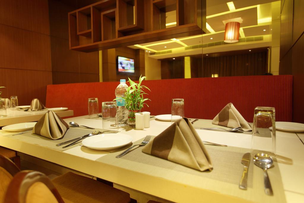 Comfort Inn Legacy Rajkot Exteriör bild