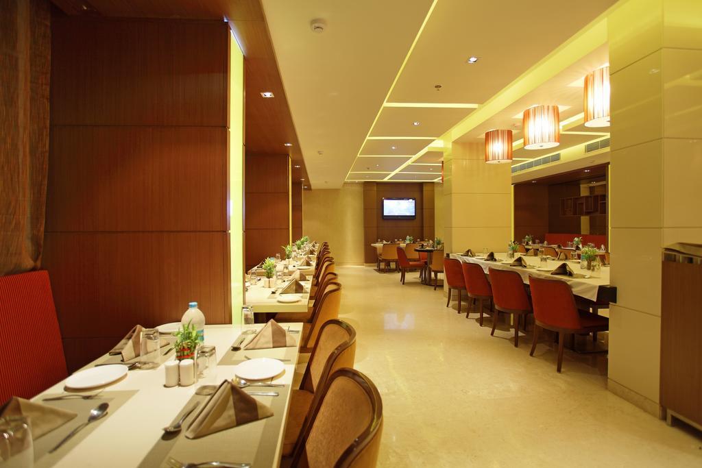 Comfort Inn Legacy Rajkot Exteriör bild