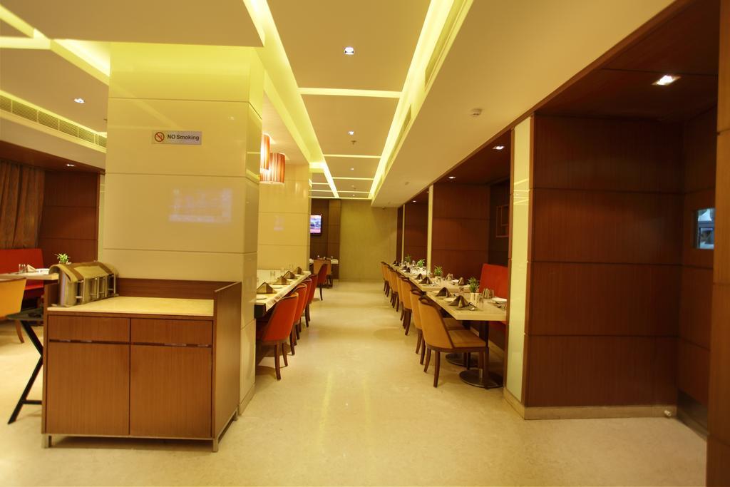 Comfort Inn Legacy Rajkot Exteriör bild