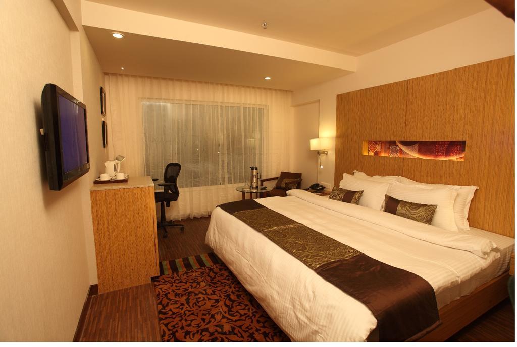 Comfort Inn Legacy Rajkot Exteriör bild