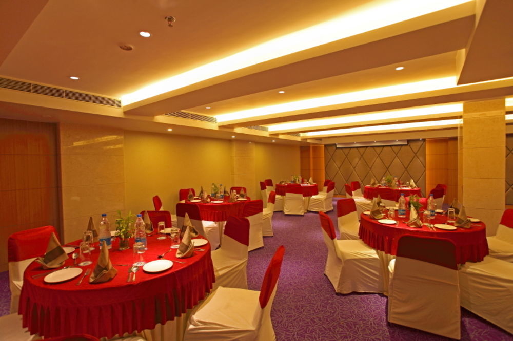 Comfort Inn Legacy Rajkot Exteriör bild