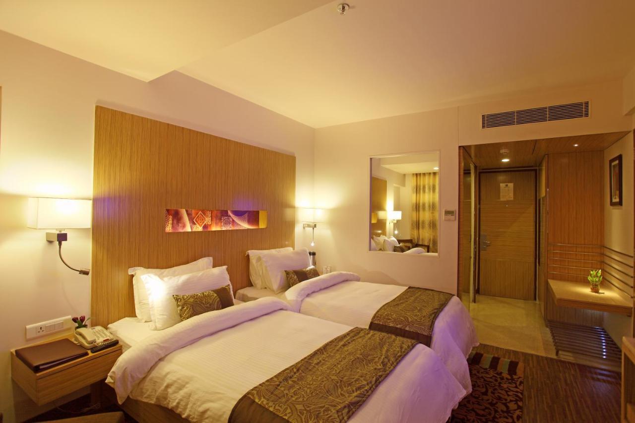 Comfort Inn Legacy Rajkot Exteriör bild